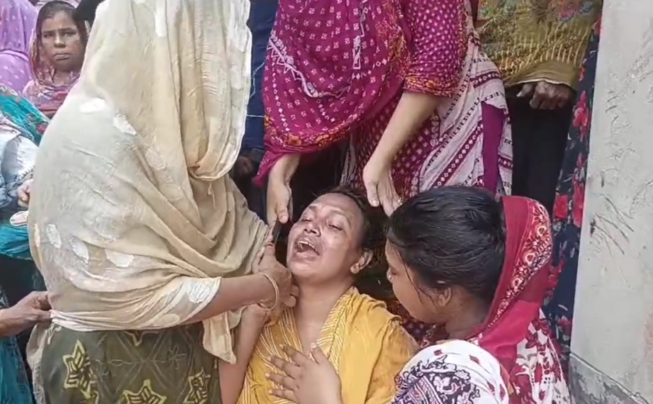 টিউবওয়েল বসানোর সময় লোহার পাইপ বৈদ্যুতিক তারে স্পর্শে বিদ্যুতায়িত হয়ে নিহত ১, আহত ৩।Tnntv24