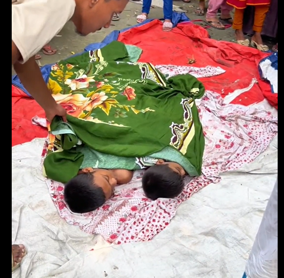 নারায়ণগঞ্জের আড়াইহাজারে নানার বাড়িতে বেড়াতে এসে গোসল করতে নেমে পানিতে ডুবে দুই ভাইয়ের মৃত্যু।Tnntv24