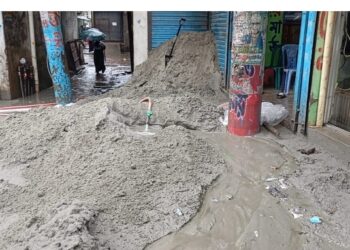 চাঁদা না পেয়ে ব্যবসা প্রতিষ্ঠানের সামনে বালু ফেললো যুবদল নেতা, বাঁধা দেওয়ায় হামলা,আহত –১০:Tnntv24