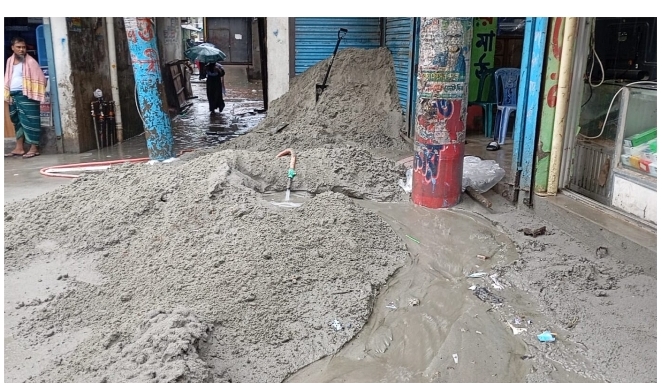 চাঁদা না পেয়ে ব্যবসা প্রতিষ্ঠানের সামনে বালু ফেললো যুবদল নেতা, বাঁধা দেওয়ায় হামলা,আহত –১০:Tnntv24