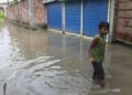 রূপগঞ্জে বেড়িবাধেঁর ভেতর কৃত্রিম জলাবদ্ধতার  প্রতিকার চায় এলাকাবাসী:Tnntv24
