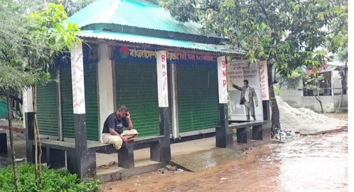 দোকান-ঘর বাড়া না দেওয়ায়  বিএনপির কার্যালয়ে  তালা দেওয়ার অভিযোগ :Tnntv24