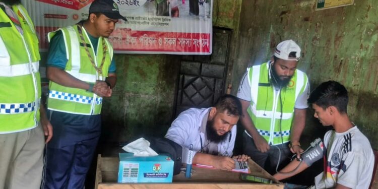 রূপগঞ্জ উপজেলা স্বেচ্ছাসেবী ঐক্য পরিষদের উদ্যোগে চট্টগ্রামের বাঁশখালীর বন্যার্তদের মাঝে চিকিৎসাপত্র, ওষুধ ও খাবার বিতরণ:Tnntv24