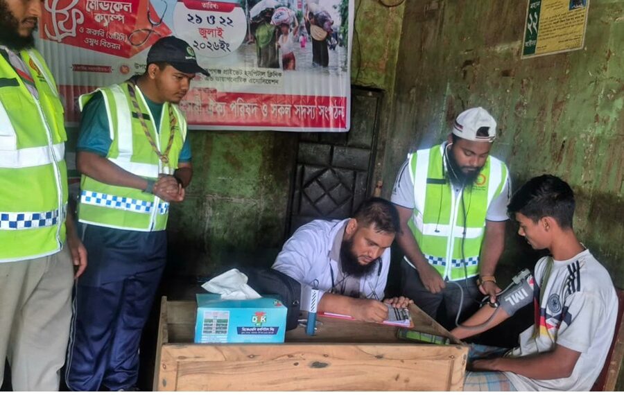 রূপগঞ্জ উপজেলা স্বেচ্ছাসেবী ঐক্য পরিষদের উদ্যোগে চট্টগ্রামের বাঁশখালীর বন্যার্তদের মাঝে  চিকিৎসাপত্র, ওষুধ ও খাবার বিতরণ:Tnntv24