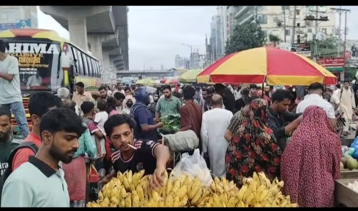 ঢাকা -সিলেট মহাসড়কের ভুলতা-গাউছিয়া সড়ক হকারদের দখলে,দেখার যেন কেউ নেই :Tnntv24