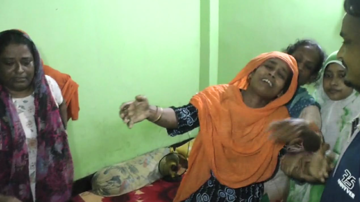 নারায়ণগঞ্জে ‘ছিনতাইকারী’ আখ্যা দিয়ে ২২ বছর বয়সী এক যুবককে পিটিয়ে হত্যার অভিযোগ।Tnntv24