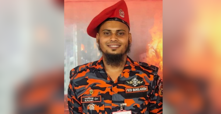 নারায়ণগঞ্জের ফায়ার সার্ভিসের ডুবুরি সাদিক শীতলক্ষ্যায় নিখোঁজ।Tnntv24