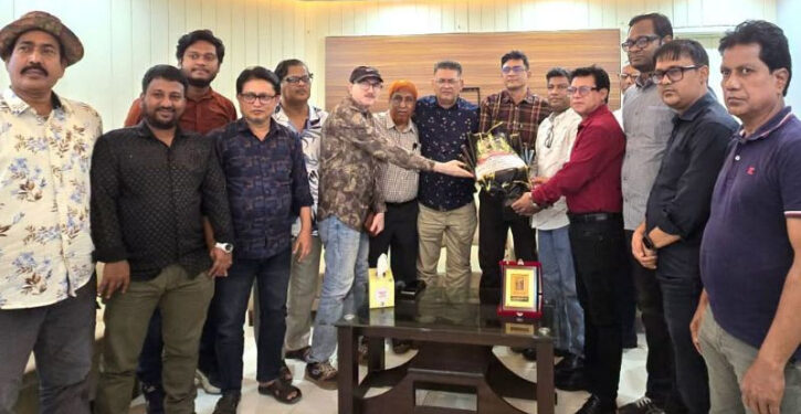 নারায়ণগঞ্জ প্রেসক্লাবে সৌজন্য সাখ্যাত করেন উন্নয়ন কর্তৃপক্ষের চেয়ারম্যান রাজিব।Tnntv24