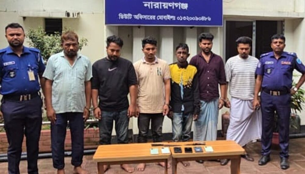 পূর্বাচল উপশহরে ডাকাতি করে পালানোর সময় লুন্ঠিত মালামালসহ ছয় ডাকাত গ্রেফতার, মাইক্রোবাস জব্দ:Tnntv24