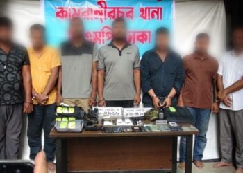 প্রশাসনের বিভিন্ন বাহিনীর পোশাকে ডাকাতি রূপসীর শীর্ষ সন্ত্রাসী আতঙ্ক ইমরানের বোনের  বাড়ি থেকে অস্ত্র উদ্ধার,থানায় মামলা:Tnntv24 