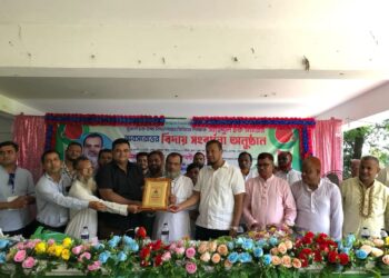 রূপগঞ্জে বর্ণাঢ্য আয়োজনে বিদায় সংবর্ধনা পেয়ে  অবসরে গেলেন শিক্ষক:Tnntv24