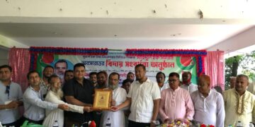 রূপগঞ্জে বর্ণাঢ্য আয়োজনে বিদায় সংবর্ধনা পেয়ে অবসরে গেলেন শিক্ষক:Tnntv24