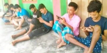 প্রযুক্তির ছোঁয়ায় বদলে গেছে বন্ধুত্বের ধরন- “বন্ধু তিন দিন তোর বাড়িত গেলাম, দেখা পাইলাম না”:Tnntv24