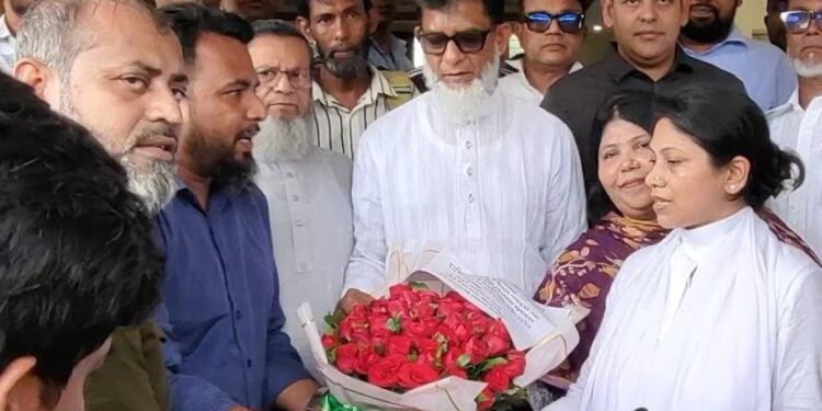 ফ্যাসিষ্টরা অস্ত্র, মাদক ব্যবসা পেশা হিসেবে নিয়ে নারায়ণগঞ্জের প্রশাসনকে ধংশ করে দিয়েছিল – সড়ক পরিবহন ও সেতু প্রতিমন্ত্রী:Tnntv24