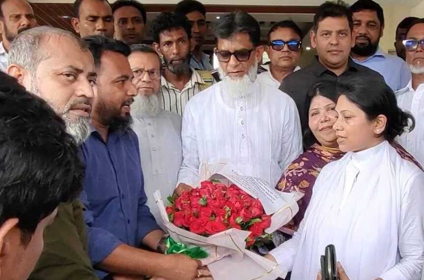 ফ্যাসিষ্টরা অস্ত্র, মাদক ব্যবসা পেশা হিসেবে নিয়ে নারায়ণগঞ্জের প্রশাসনকে ধংশ করে দিয়েছিল – সড়ক পরিবহন ও সেতু প্রতিমন্ত্রী:Tnntv24