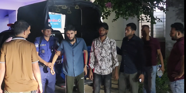 নারায়ণগঞ্জের সিদ্ধিরগঞ্জে ওয়ারেন্টভুক্ত আসামি ধরতে গিয়ে সিদ্ধিরগঞ্জে পুলিশের ওপর হামলা, আহত দুই পুলিশ, আটক ২।Tnntv24