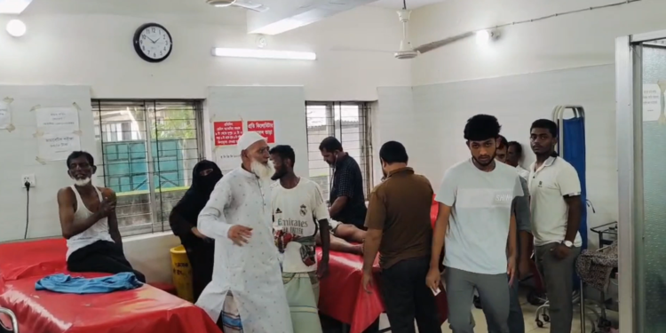 নারায়ণগঞ্জের সোনারগাঁয়ে একই পরিবারে আপন দুই ভাইয়ের সমর্থকদের মধ্যে আধিপত্য বিস্তার কেন্দ্র করে রক্তক্ষয়ী সংঘর্ষ,আহত ১০।Tnntv24