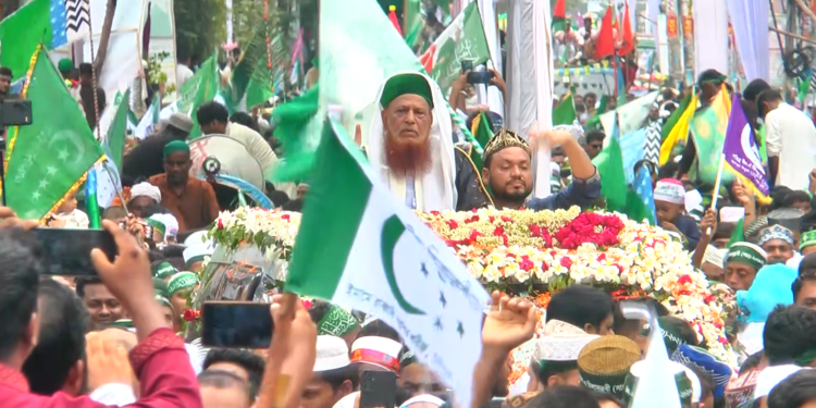 নারায়ণগঞ্জে: জঙ্গীবাদ, উগ্রবাদ মূল উৎপাটনে সকলকে ঐক্যবদ্ধ হয়ে প্রতিরোধ করতে হবে- পীর আল্লামা বাহাদুর শাহ মোজাদ্দেদী:Tnntv24
