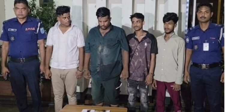 মাদক ব্যবসা ও আধিপত্য বিস্তারকে কেন্দ্র করে রূপগঞ্জে দুই গ্রুপের অস্ত্রের মহড়া,পাঁচ রাউন্ড গুলিভর্তি  পিস্তলসহ গ্রেফতার-চার:Tnntv24