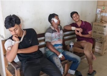রূপগঞ্জে  প্রতিপক্ষের হামলায় দুই শিক্ষার্থীসহ তিন জনকে কুপিয়ে জখম:Tnntv24