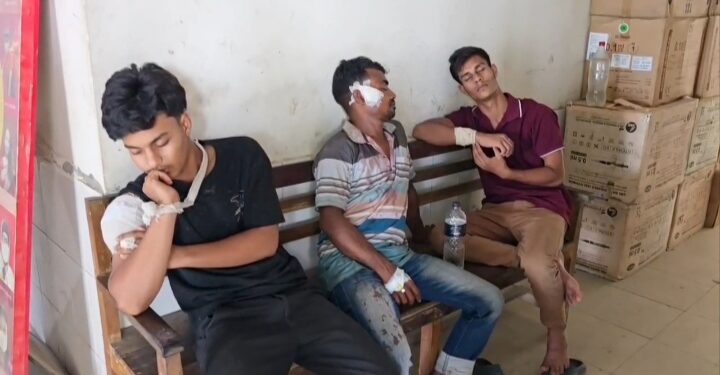 রূপগঞ্জে প্রতিপক্ষের হামলায় দুই শিক্ষার্থীসহ তিন জনকে কুপিয়ে জখম:Tnntv24