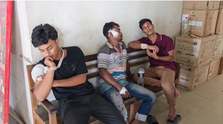 রূপগঞ্জে প্রতিপক্ষের হামলায় দুই শিক্ষার্থীসহ তিন জনকে কুপিয়ে জখম:Tnntv24