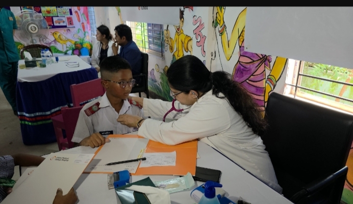 রূপগঞ্জে আদমজী ক্যান্টনমেন্ট পাবলিক স্কুলে ফ্রি চিকিৎসা সেবা :Tnntv24