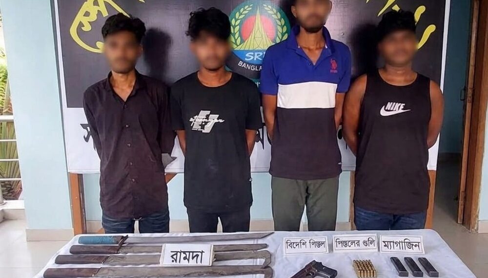 রূপগঞ্জের শীর্ষ সন্ত্রাসী ১৮মামলার আসামী কুত্তা শ্রাবণও তিন সহযোগীকে পিস্তলসহ গ্রেফতার:Tnntv24