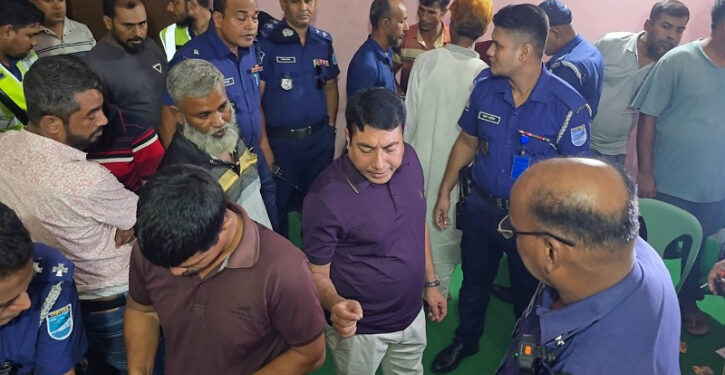 নারায়ণগঞ্জ:খাঁজা মাকেটের চতুর্থ তলায় জুয়ার আসর থেকে ২৮ জন গ্রেপ্তার:Tnntv24