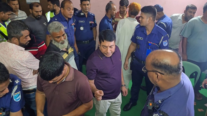 নারায়ণগঞ্জ:খাঁজা মাকেটের চতুর্থ তলায় জুয়ার আসর থেকে ২৮ জন গ্রেপ্তার:Tnntv24
