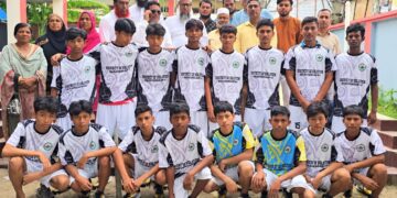 রনি ও আলমগীরের সহযোগীতায় ক্রীড়া সামগ্রী পেলো স্কুলের ফুটবল খেলোয়াররা।Tnntv24