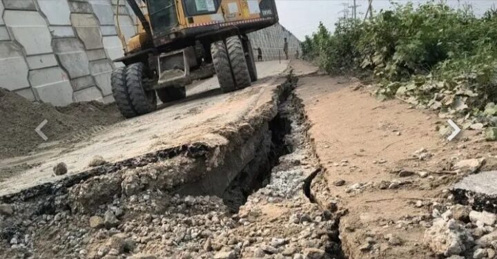 নির্মাণ কাজ  শেষ হওয়ার আগেই এশিয়ান হাইওয়ে  সড়কে ফাটল যানচলাচল ব্যহত: Tnntv24