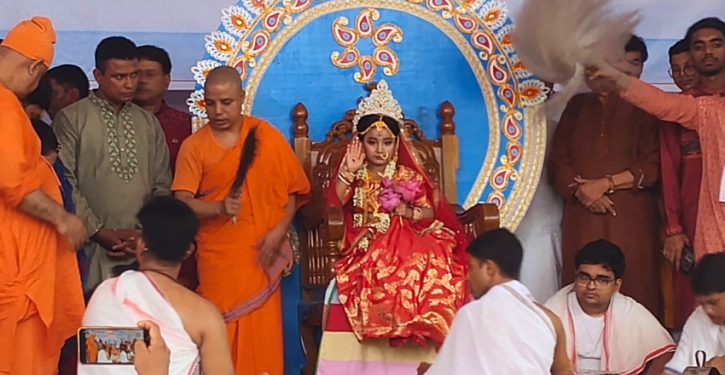 নারায়ণগঞ্জ:দেবীরূপে কুমারী শ্রেয়সীকে হাজারো ভক্তের শ্রদ্ধার্ঘ্য। Tnntv24