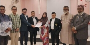 রেডক্রিসেন্টে নবী-টিপু প্যানেল ফিল্ড অফিসার মাহমুদার কাছে জমা। Tnntv24