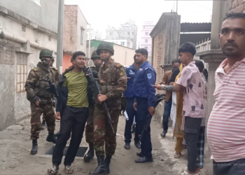 নারায়ণগঞ্জের ফতুল্লায় বিএনপির দুই গ্রুপের সংঘর্ষে ব্যাপক বোমা বিস্ফোরনে আতংক, আহত-১০, যৌথবাহীনির অভিযানে আটক-৮:Nafiz Ashraf.Tnntv24