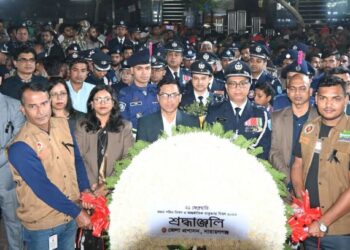 নারায়ণগঞ্জে একুশের প্রথম প্রহরে ভাষা শহীদদের প্রতি শ্রদ্ধা। Tnntv24