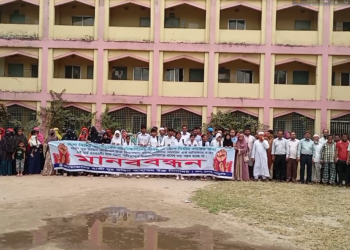 রূপগঞ্জে হাজী নূর উদ্দিন স্কুলে ময়লা পানি সয়লাভ, অপসারণ দাবিতে মানব বন্ধন : Tnntv24