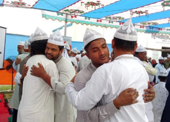 নারায়ণগঞ্জের ফতুল্লায় হানাফি অনুসারিদের সৌদির সাথে মিল রেখে ঈদ উদযাপন: Tnntv24